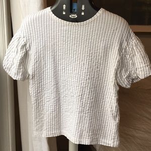 Adorable Zara puff sleeve t-shirt
